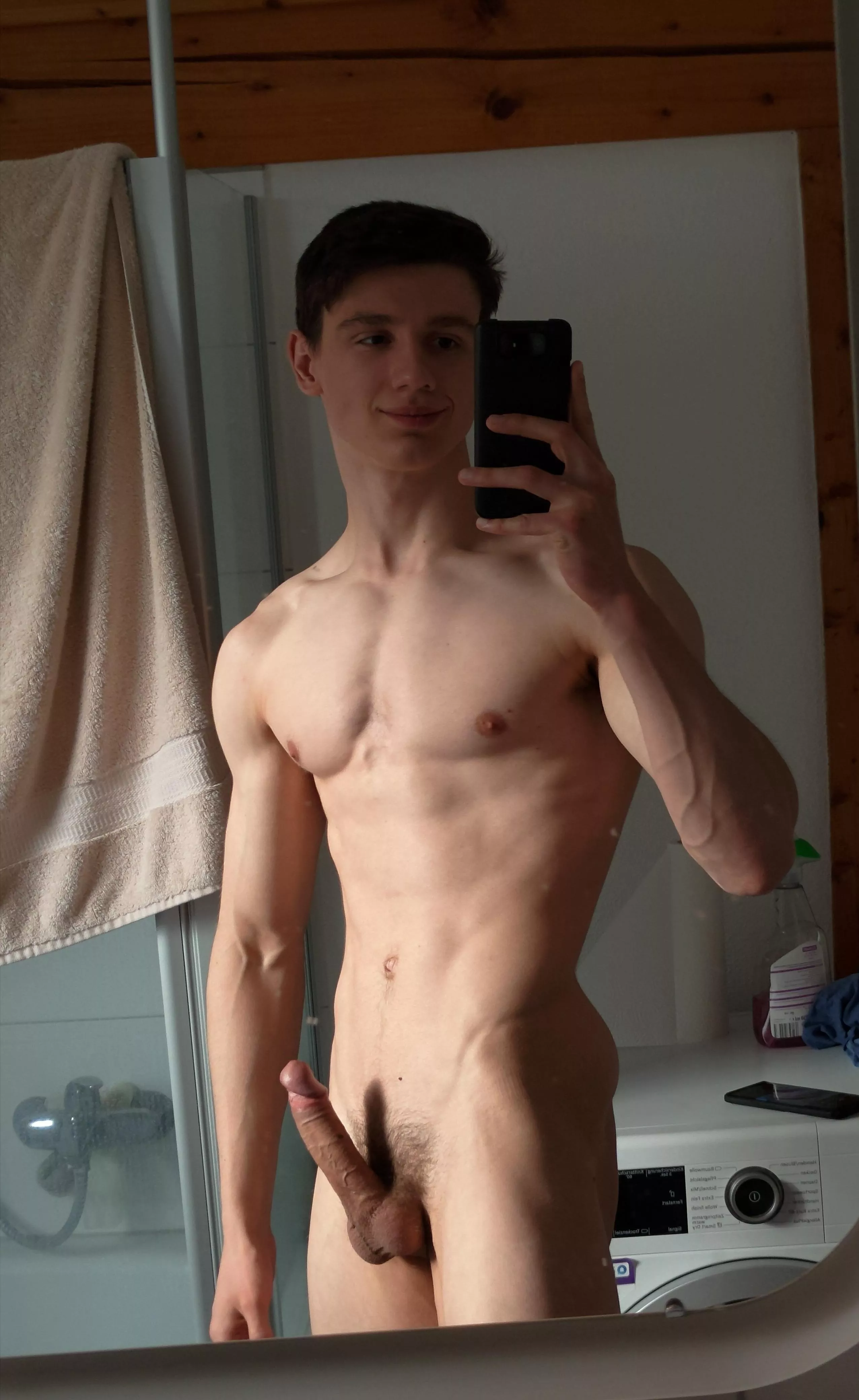 fresh out the shower 🚿 posted by leandavexx