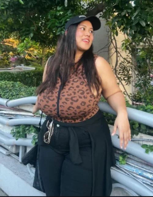 huge  by BUBBBLEGUM_DREAMS