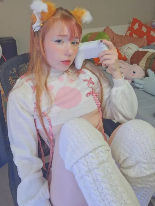 I know daddy's better at video games than me and could probably help /.\ by pinkvelvetfox