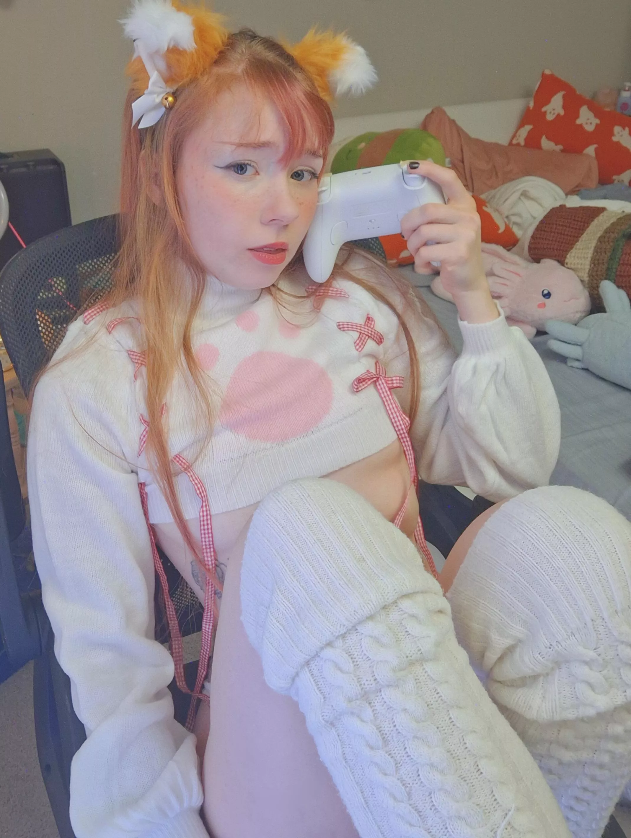 I know daddy's better at video games than me and could probably help /.\ posted by pinkvelvetfox