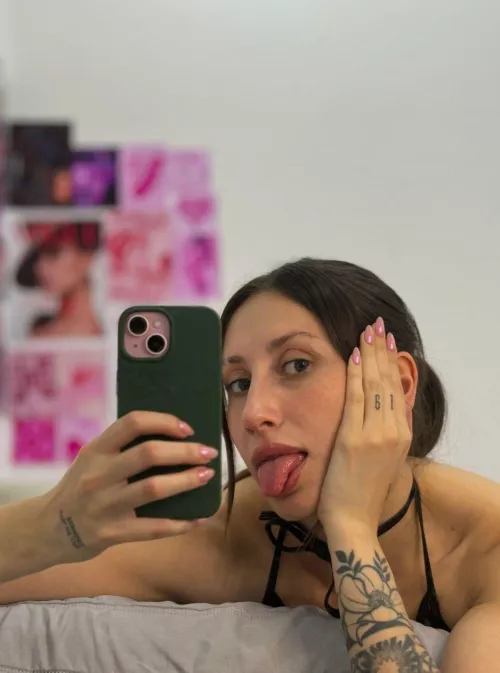 Do I first catch your eye with my smile by LustyPrincess_