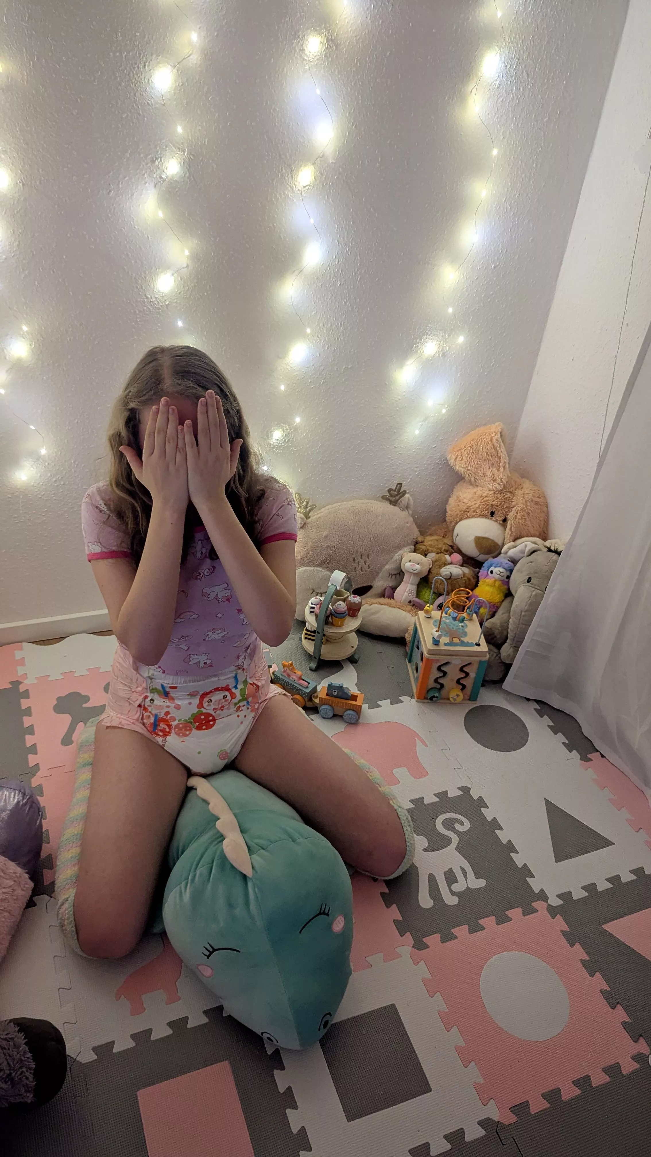 Hehe 🤭you can't see me  posted by little_princess_meow