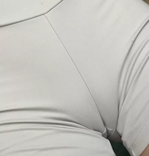 I like to wear tight shortsand accentuate my pretty features by dreamfairyy