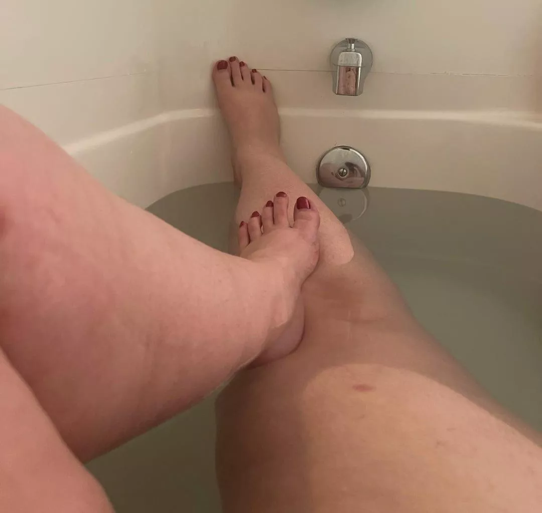 Just found this page. 😈 Do we have worshippers in here? Say hello 😘 posted by Annasasin69