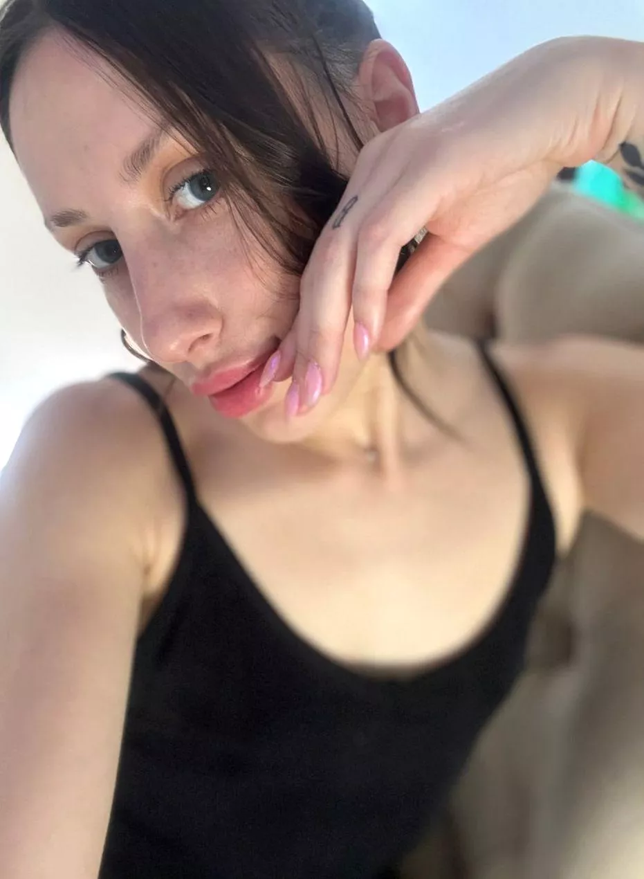 Nothing more captivating than a gorgeous girl with a radiant smile posted by LustyPrincess_