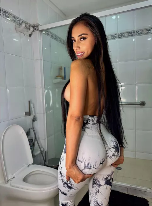 perfectly tight by MagnificentLiaaa