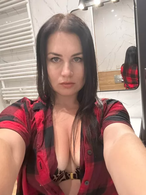 Red always gets the most attention by frimbingpaunching