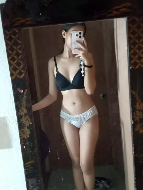 18 yo fubu wants to try threesome by Logical_Minute_8126