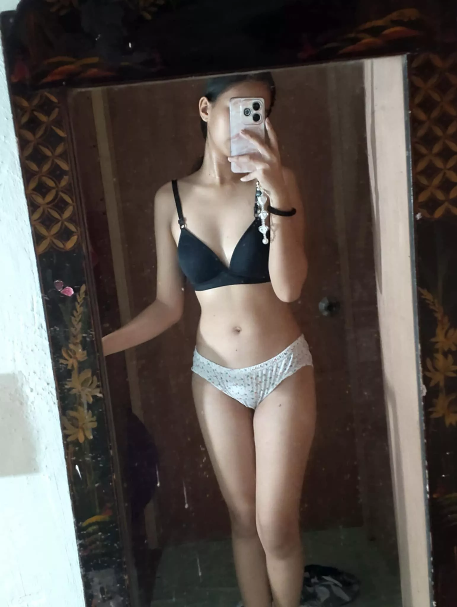 18 yo fubu wants to try threesome posted by Logical_Minute_8126