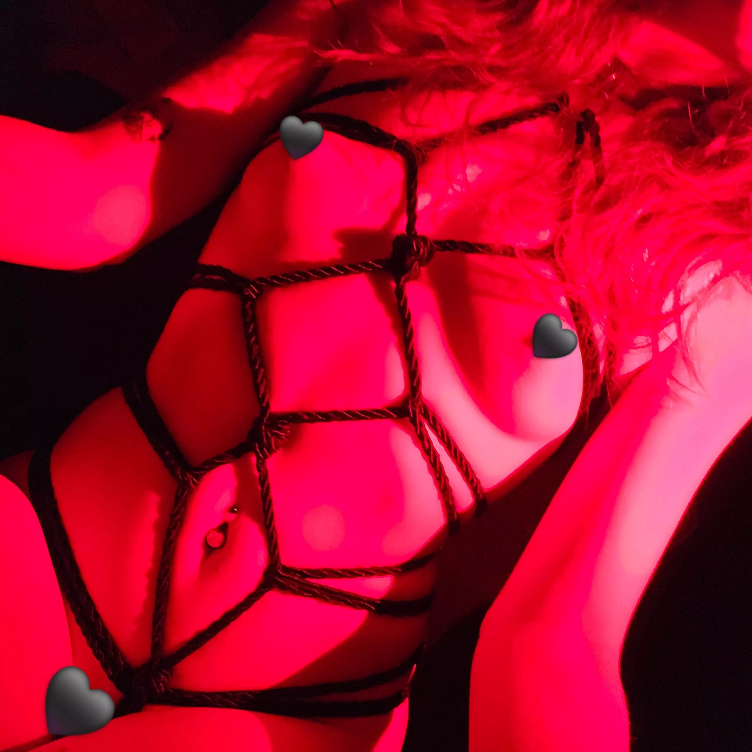 Another lovely self tie posted by BabyMunster666