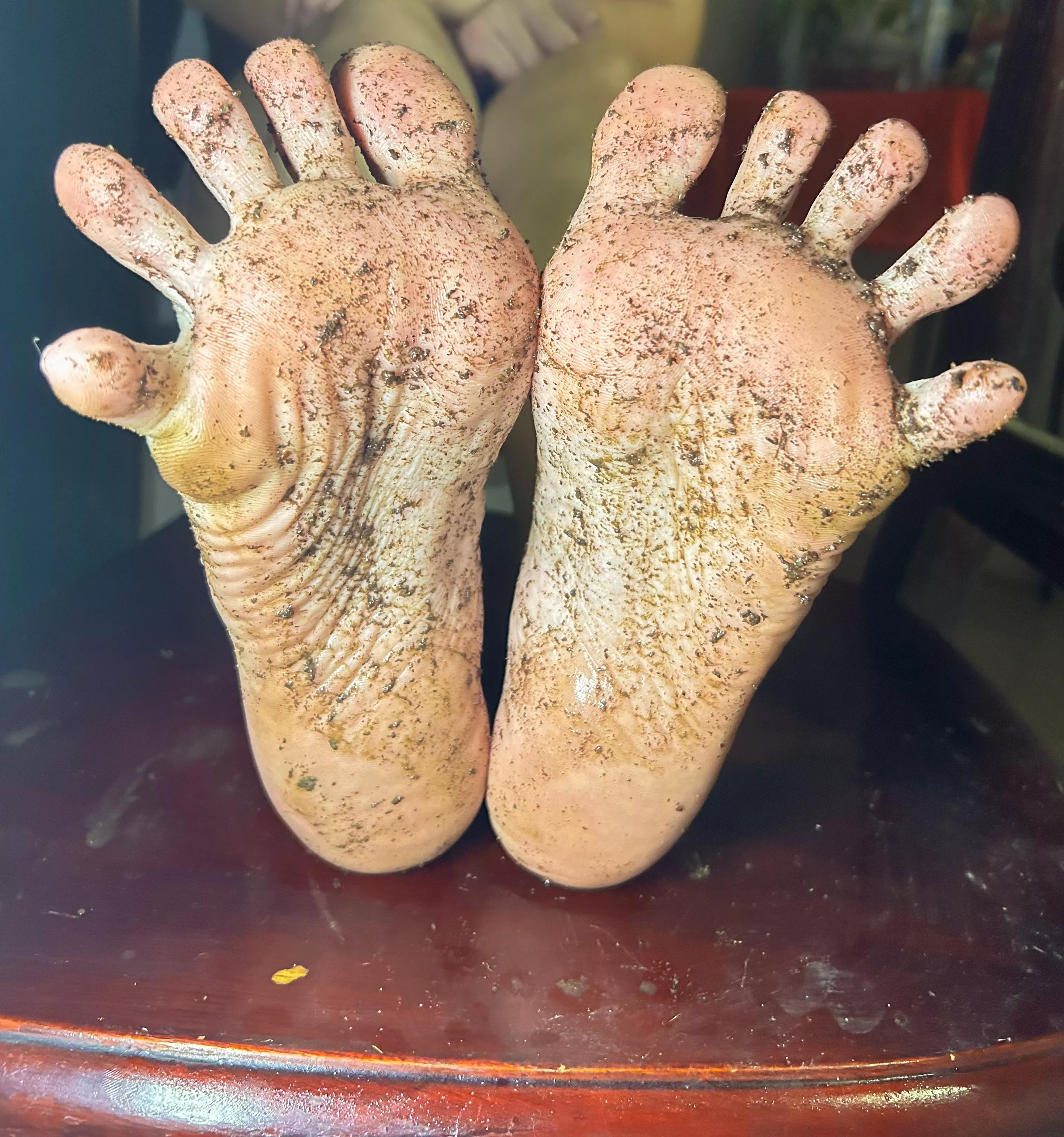 Do you like filthy feet? posted by Kf8t