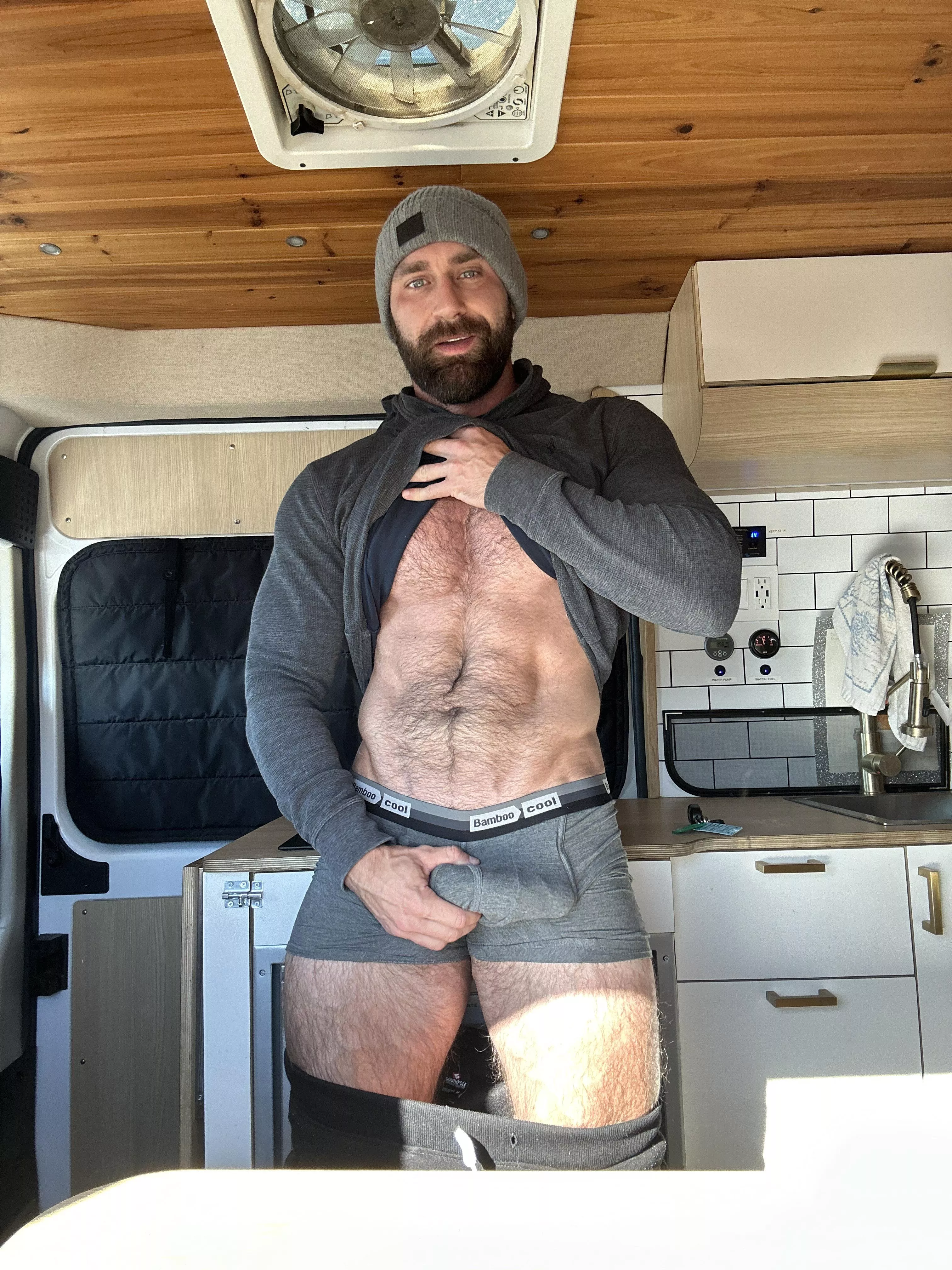 It’s cold out let’s cuddle  posted by onlygainzsteve