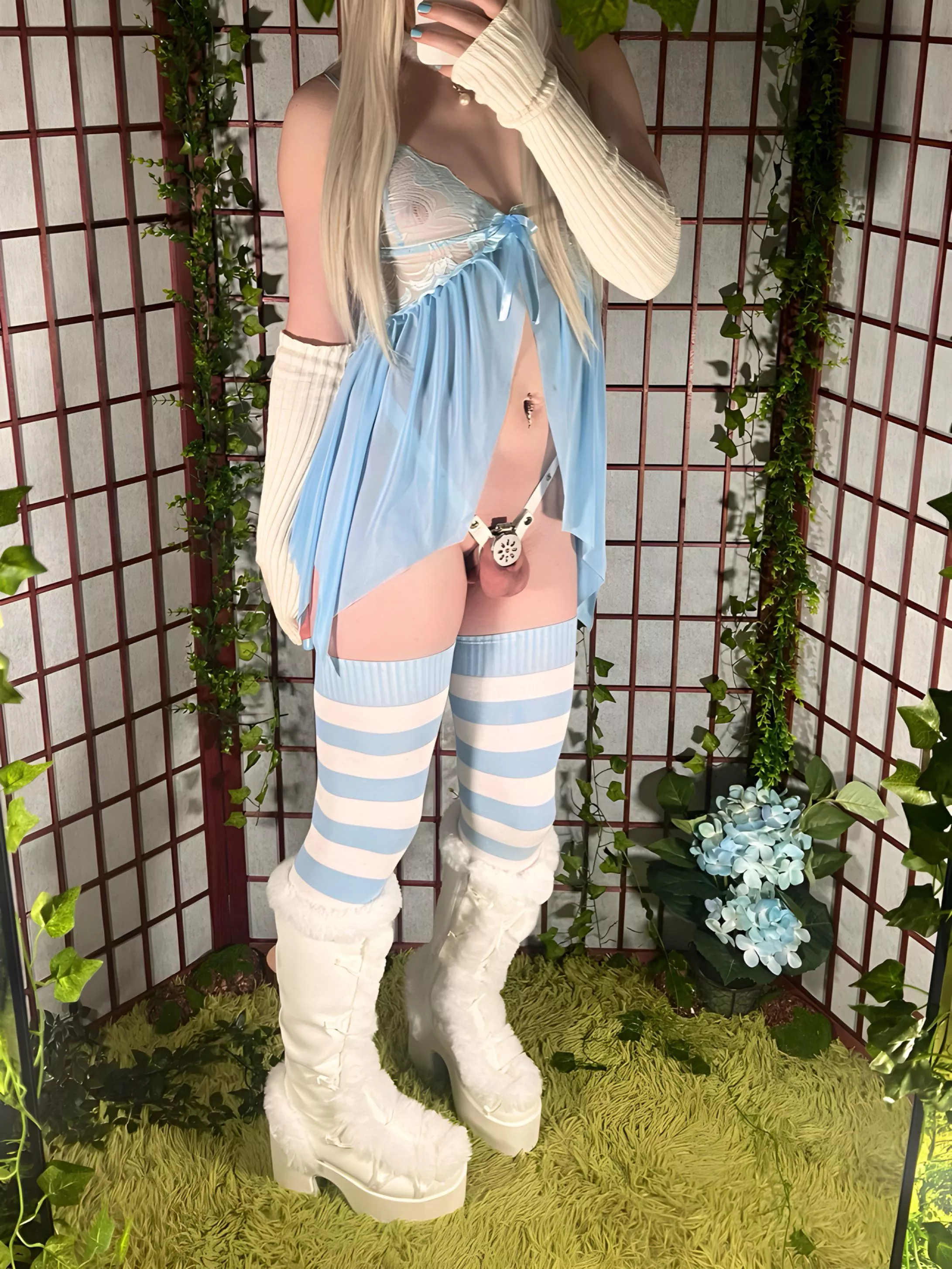 It’s getting kinda cold out… maybe we should cuddle~ 🔐❄️ posted by Xylottie