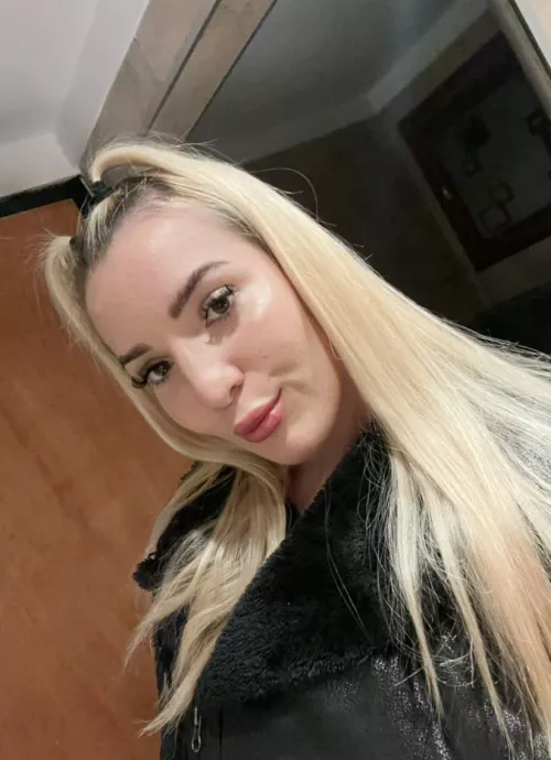 19 [F4M] Columbus, Bored here, who’s got some good stories??? by FierceFeminine_