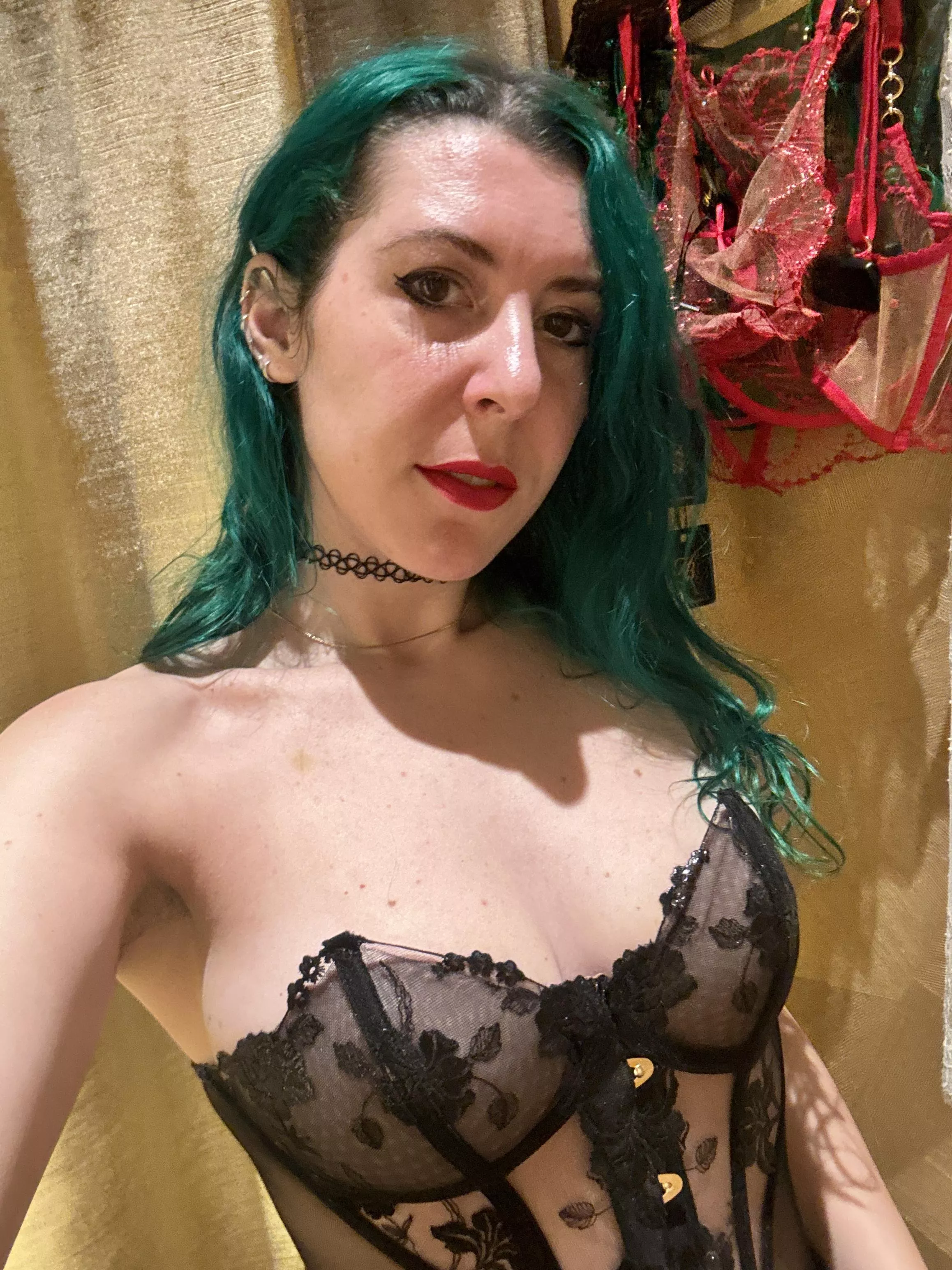 Cradled in lace posted by sirenskiss3