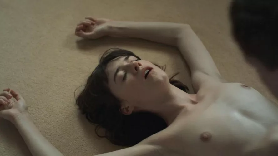 Daisy Edgar-Jones in 