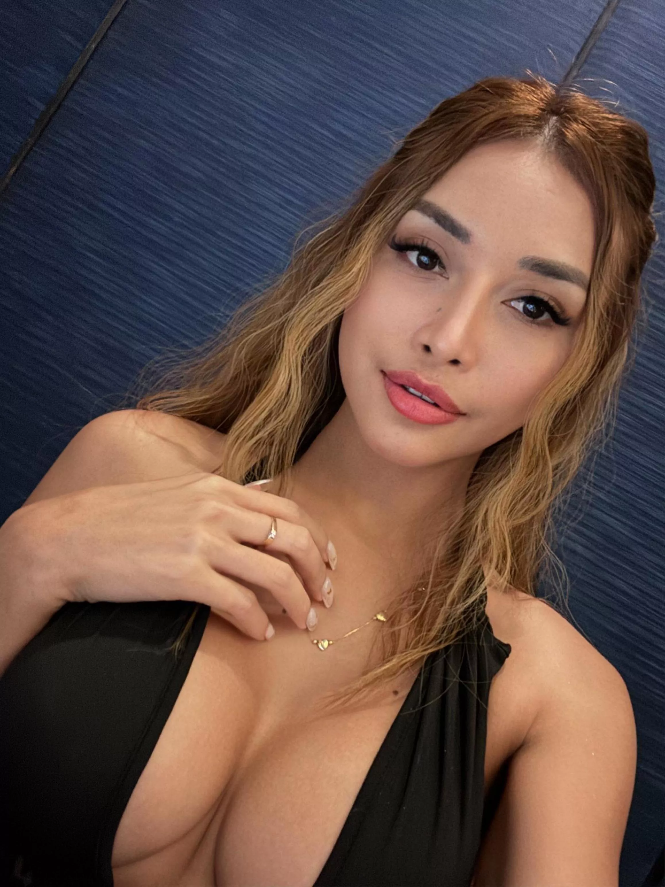 Date night cleavage  posted by mialushhh