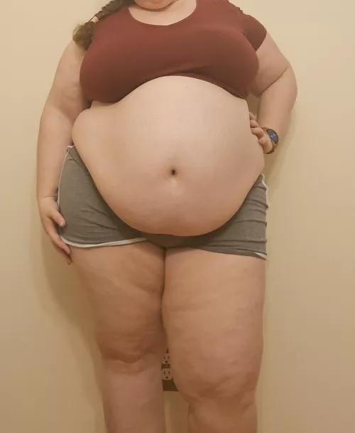 Eating 6k a day has me filling out in all the right places! by AthenaHeavy