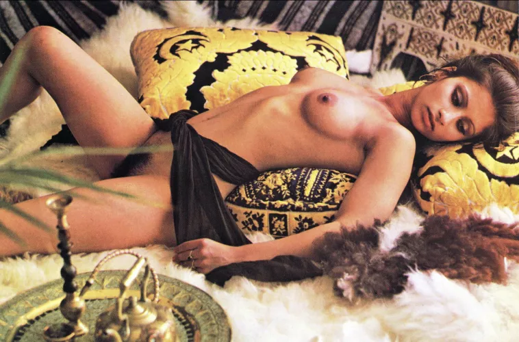 Grace Barefoot by TicTicBoomer