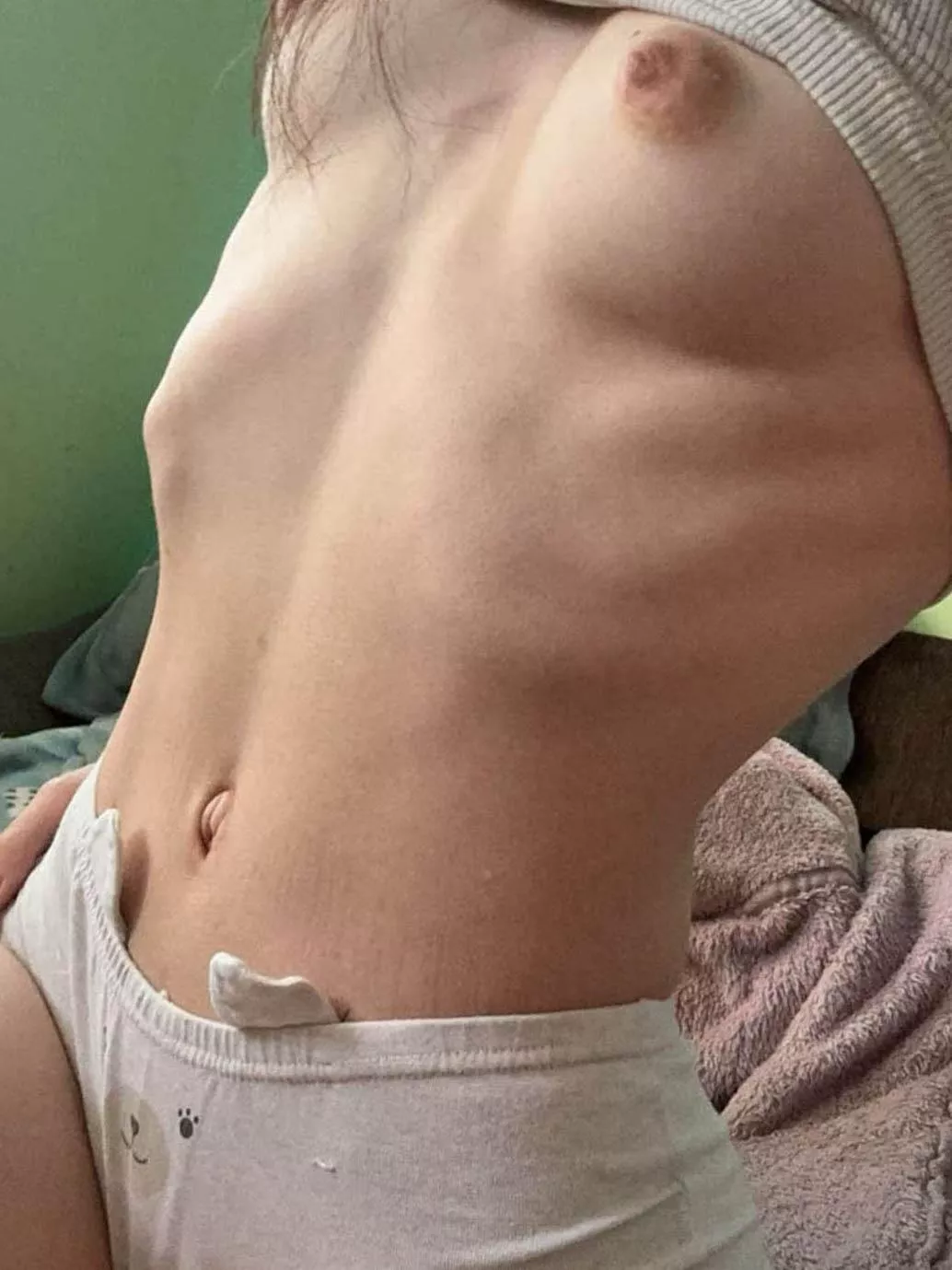 Hundreds of lizard species don’t have legs. Legless lizards had limbs at one point, but their arms and legs became smaller over millions of years until they disappeared entirely. Many legless lizards live underground, where it’s easier to slither thr posted by Isla_Lucinda