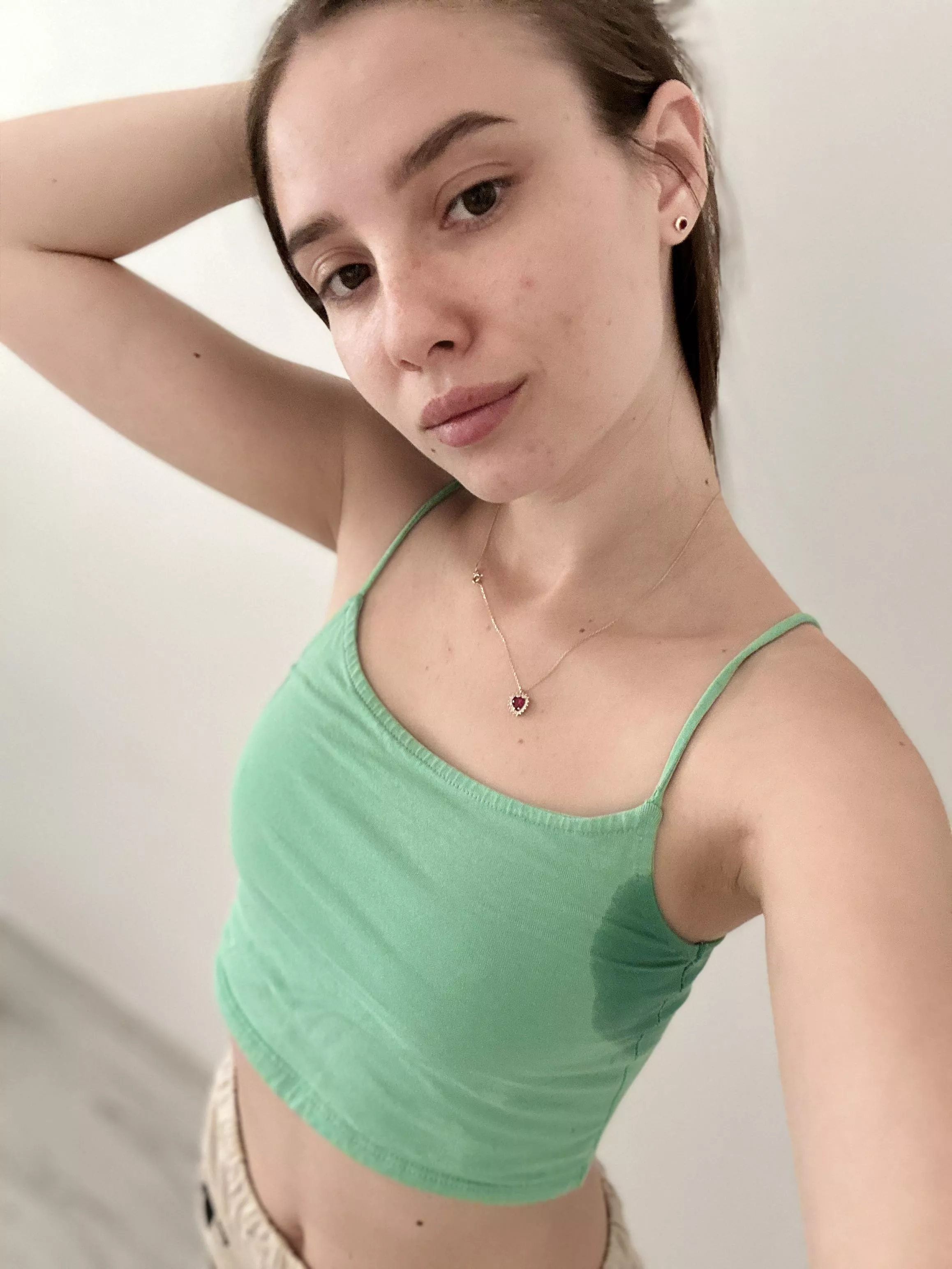 I feel sexy with sweaty armpits posted by Kiwi_Go_