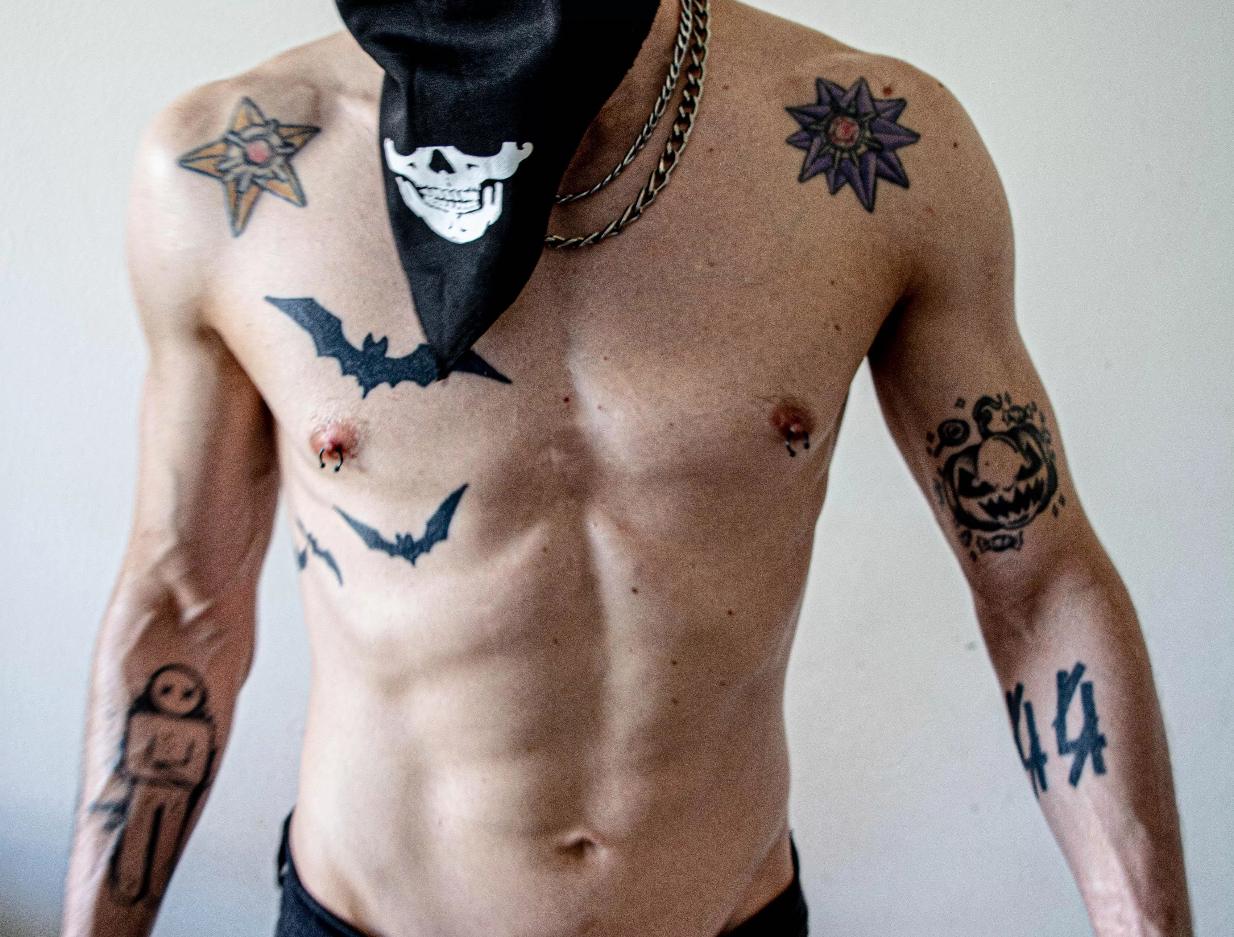 I NEED A SUB WHO WORSHIPS MY NIPPLE PIERCINGS posted by Roderick44