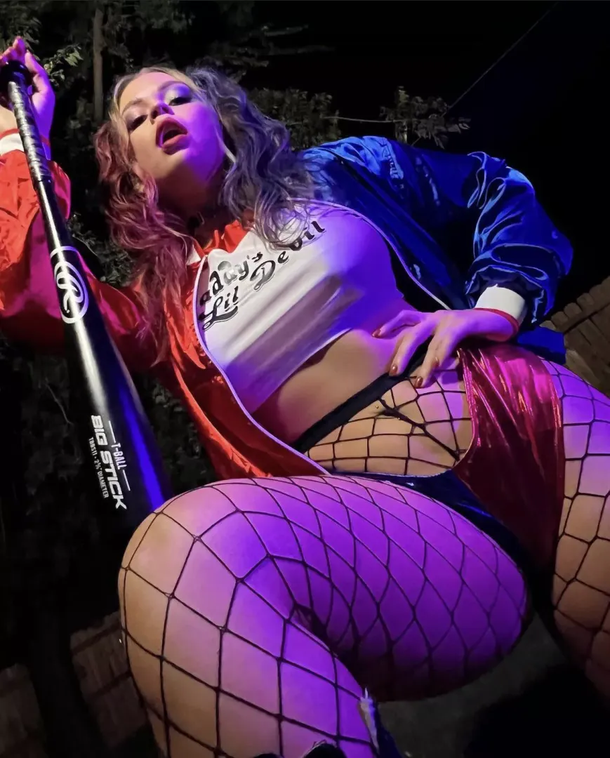 i wanna play  posted by sinatramonroe