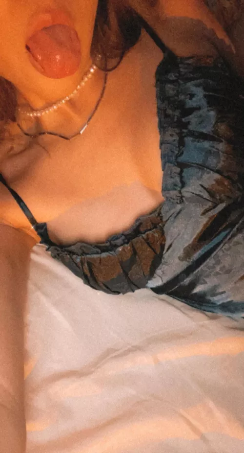 lay down with me by Fairy2Flossy