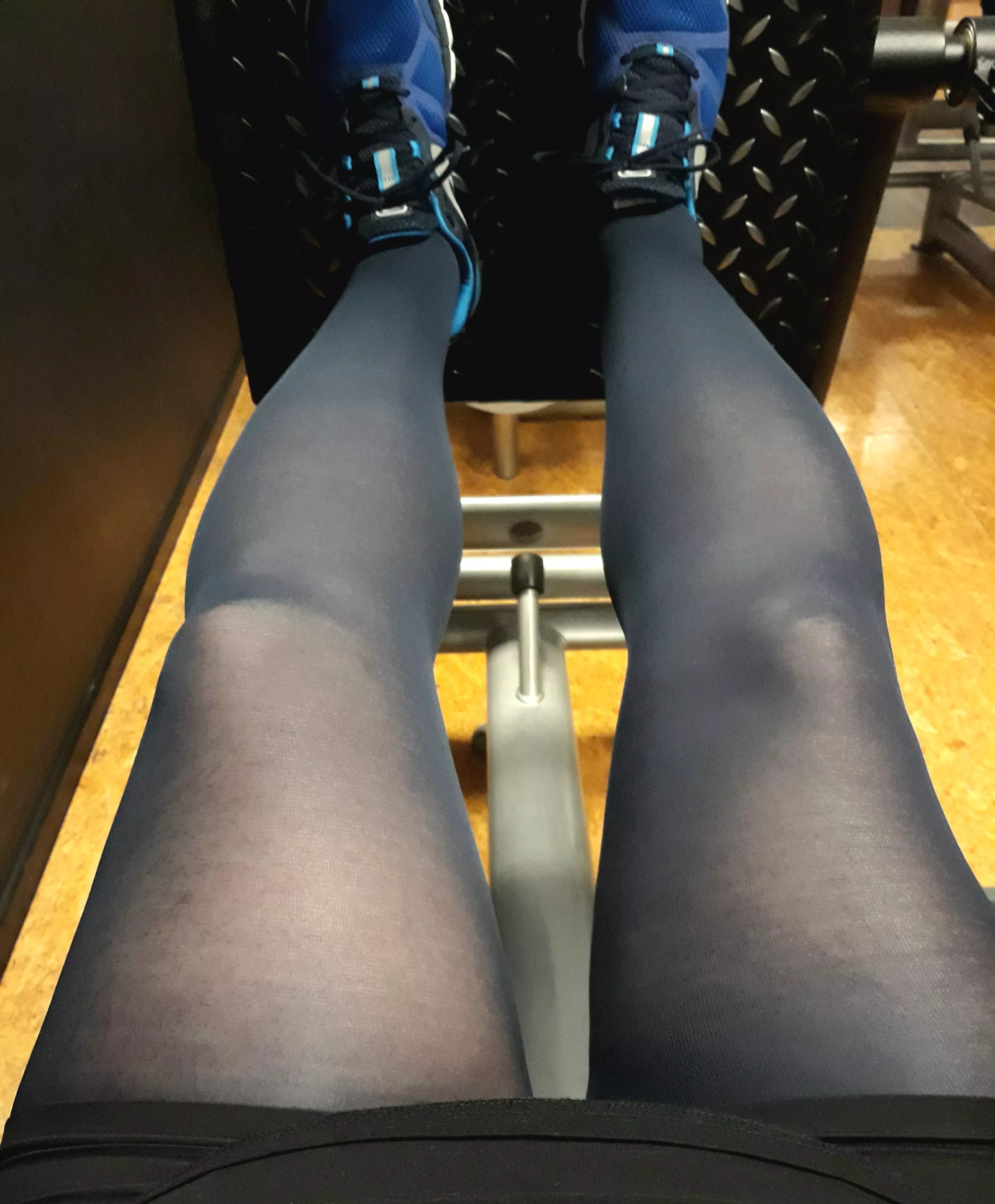 Man: Opaque nylon in the public gym posted by Zefranul1