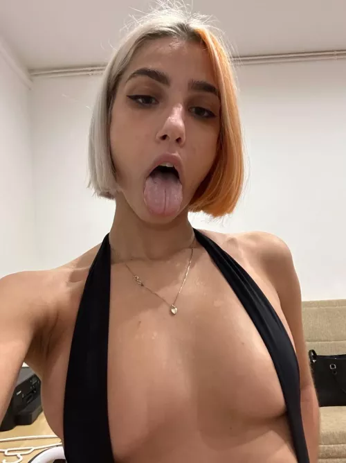 my b cups want some attention, how about you? by viictoriaxray