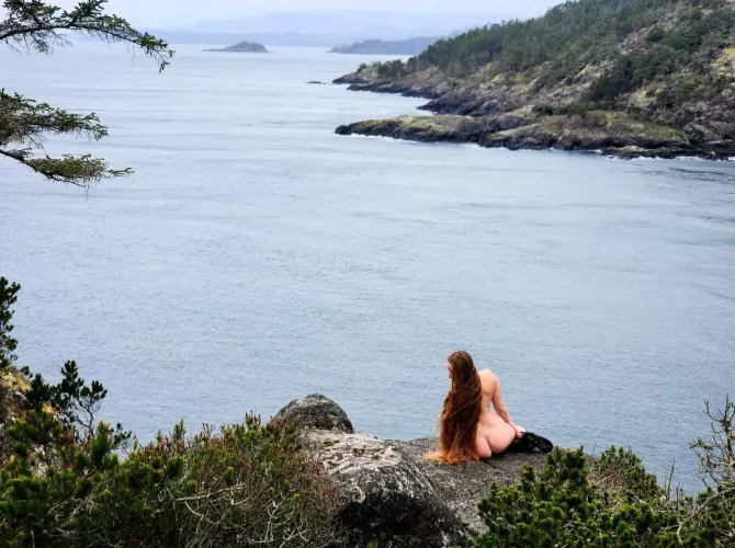 Now only if I had someone who was brave enough to get naked with me in the cold... then this photo would have been so much better! by shapedby_fire