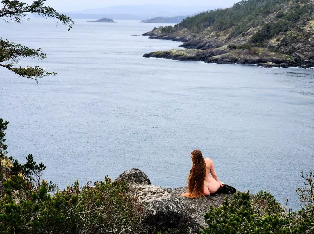 Now only if I had someone who was brave enough to get naked with me in the cold... then this photo would have been so much better! posted by shapedby_fire