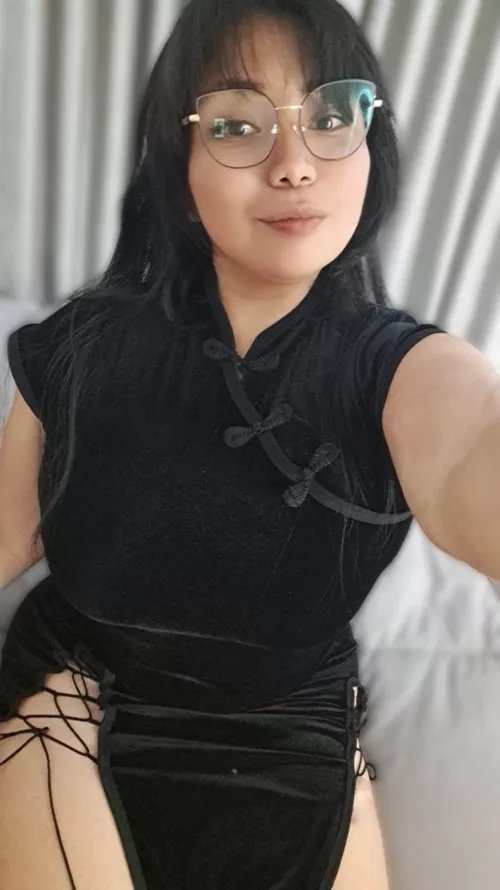 Trying out a new black dress (F) by SexyAzucena