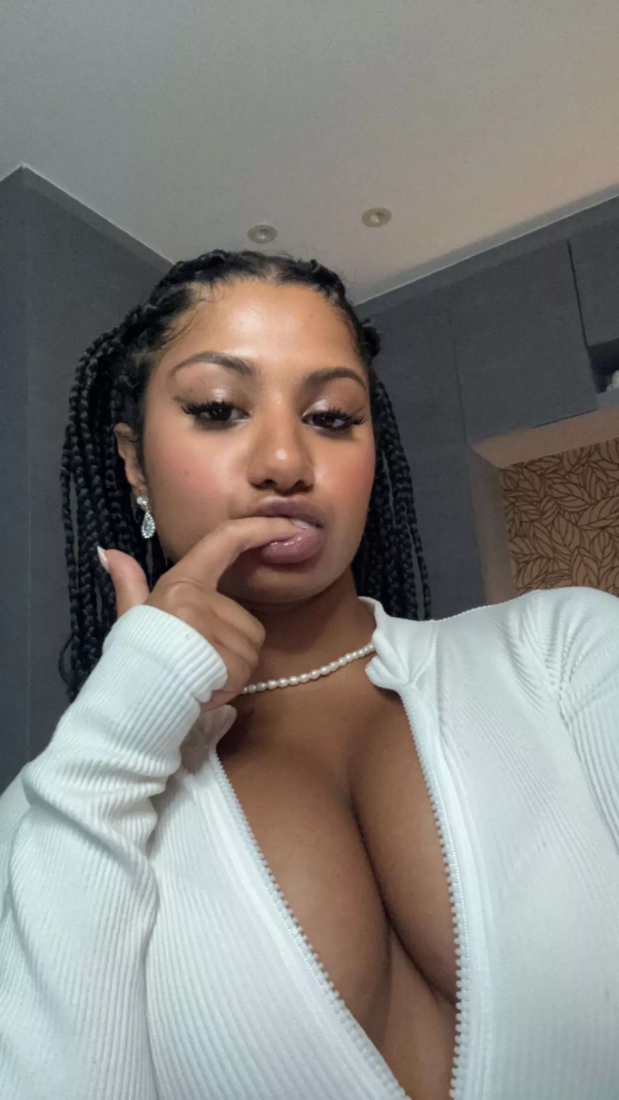 you like what you see? posted by urcaramelbrownie