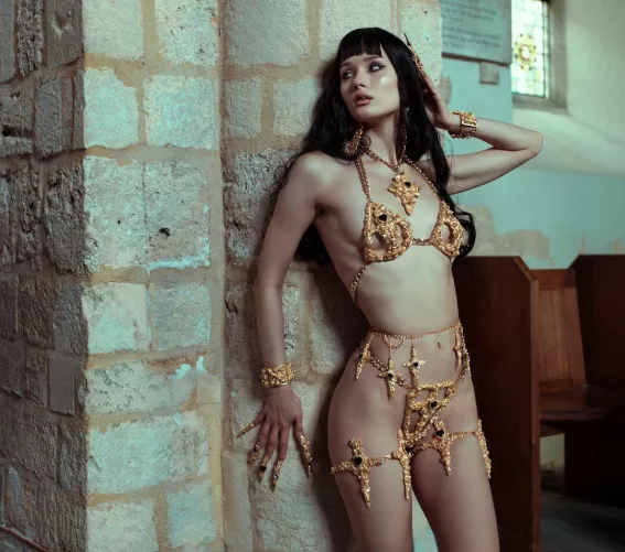 She's thinking about sneaking out of the harem, but she knows she will be punished by magicaldanger