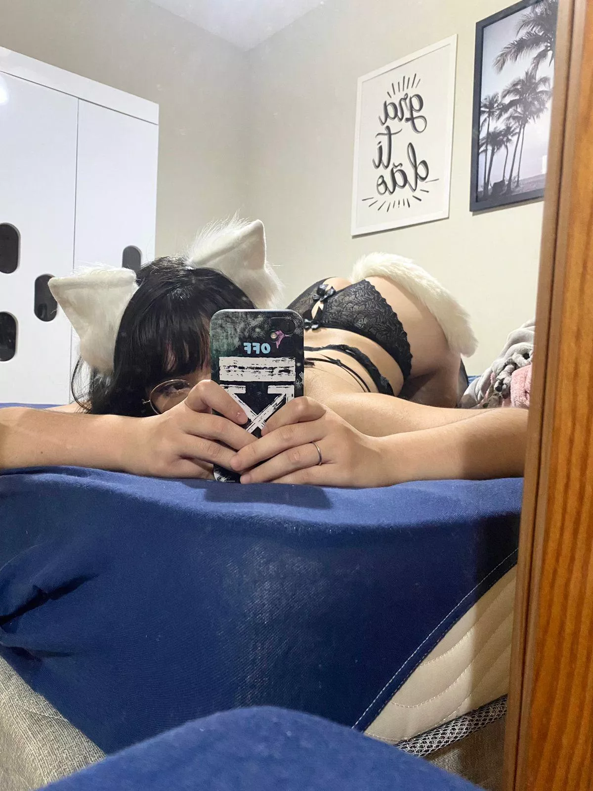 Wanna be your sweet cat, come play with me 💕💕 posted by Soyapplejuicexo