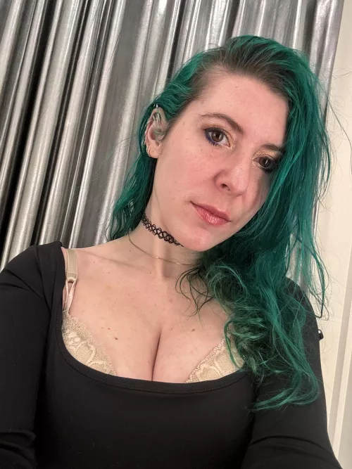 Black Friday shopping cleavage by sirenskiss3