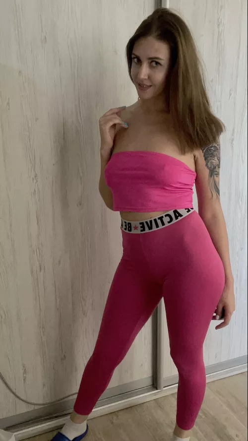 Don’t know why everyone is always staring at me in these yoga pants by megan_vikkk