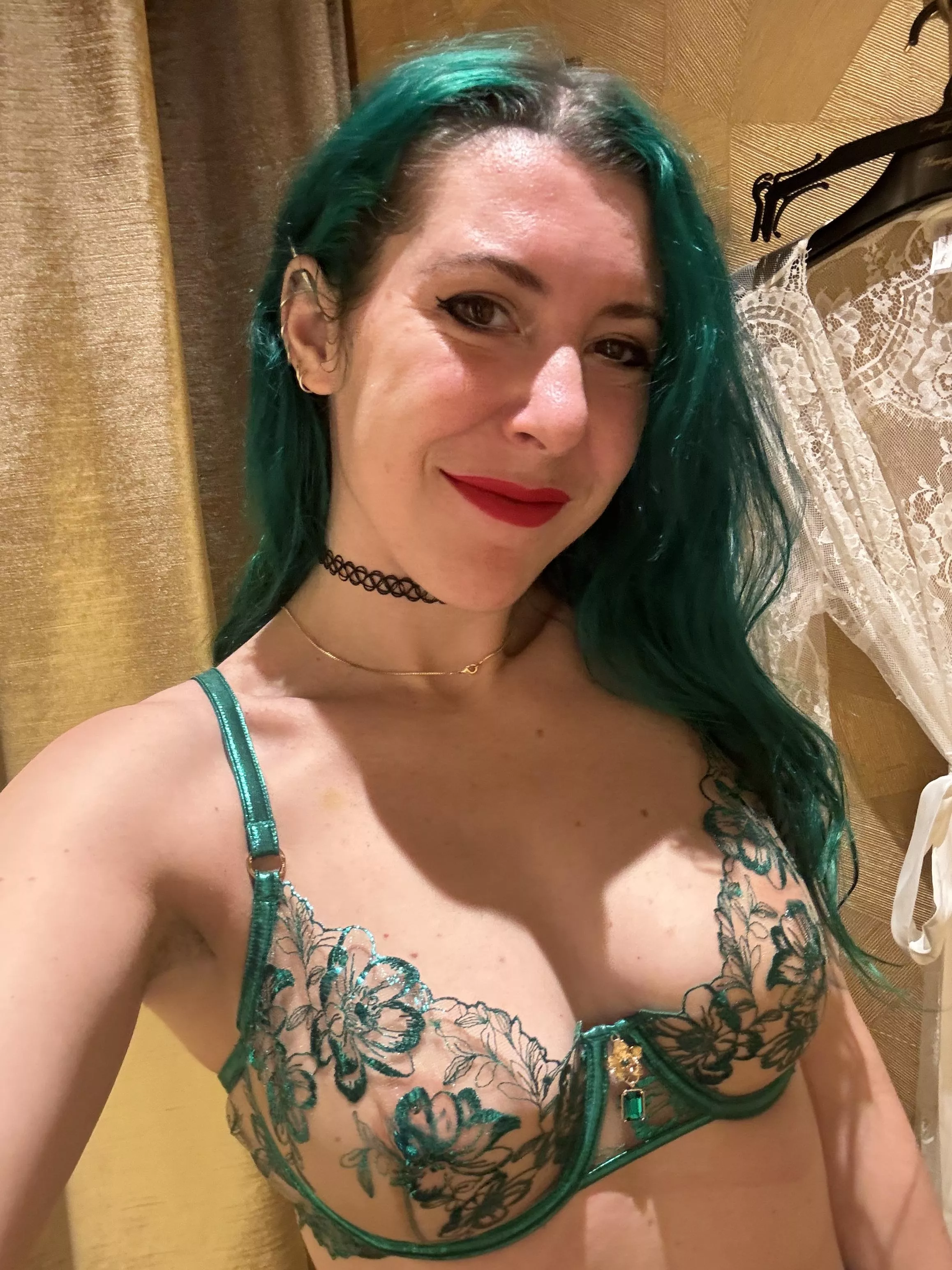 Emerald babe posted by sirenskiss3