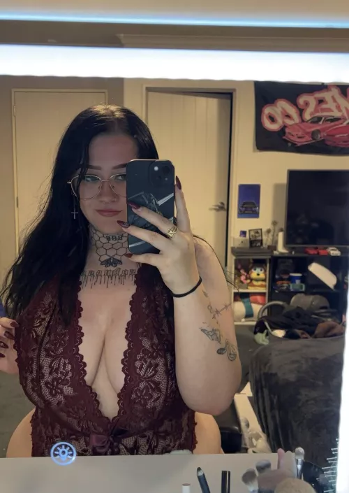 Hip dip stretch marks  by spicycargirlx