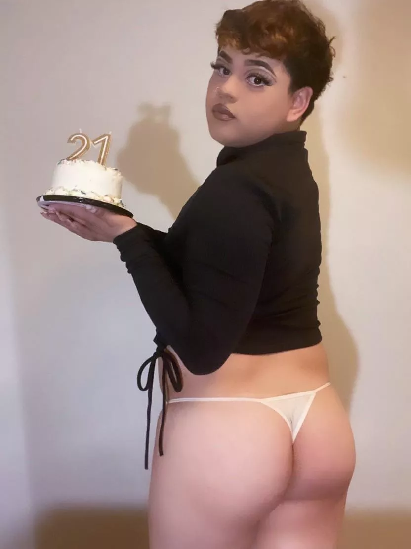 Hope my turkey gets stuffed today and hope I stuff some too 🍆🍑 posted by Joshuaxz1