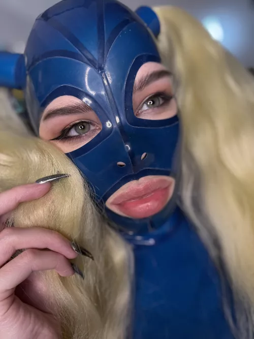 Let’s kiss by psyrenne