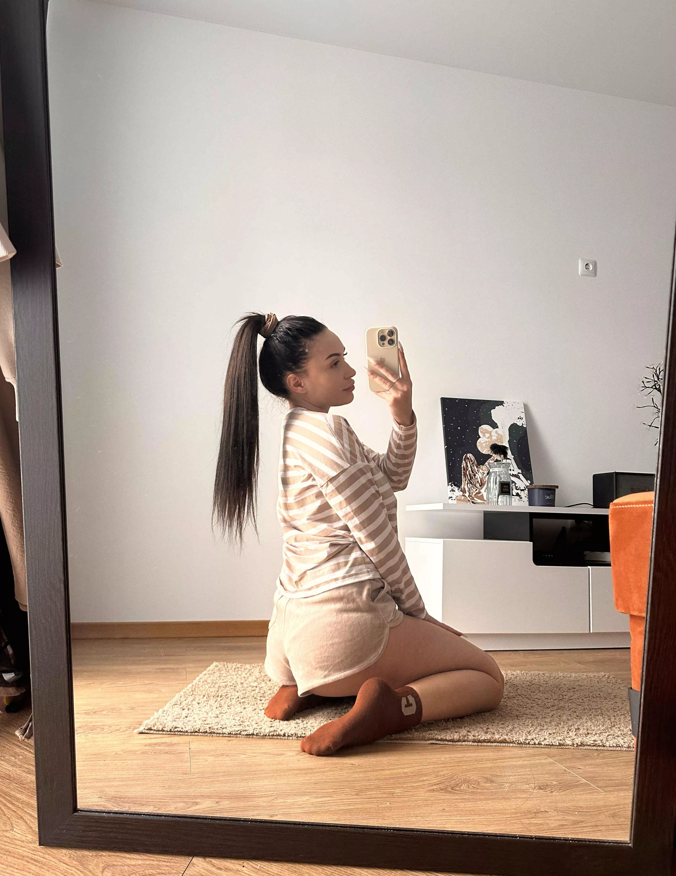 My feet turned out really cute in these selfies posted by BeautifulDolphinn