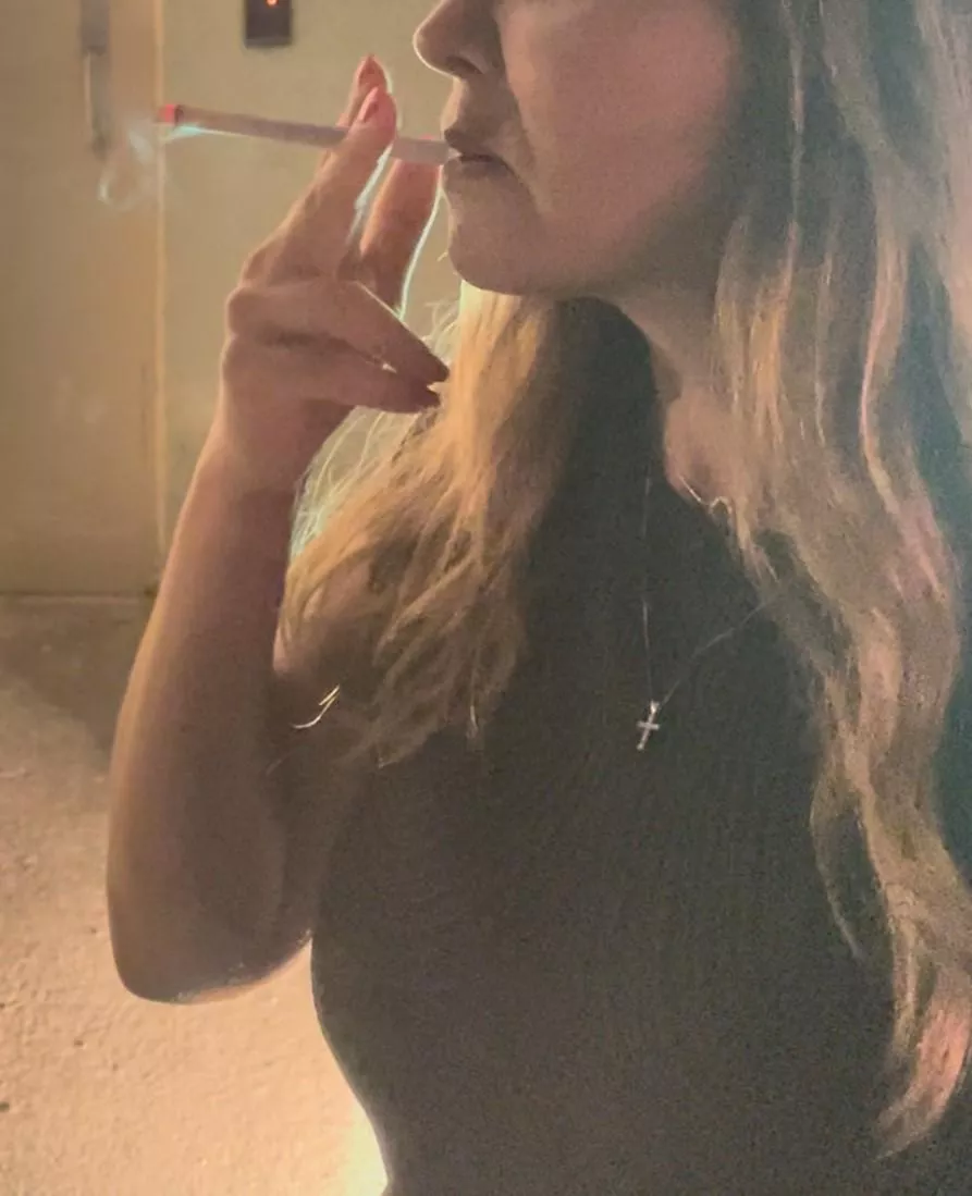 Smoking puts me in the mood posted by HotwifeSonyC