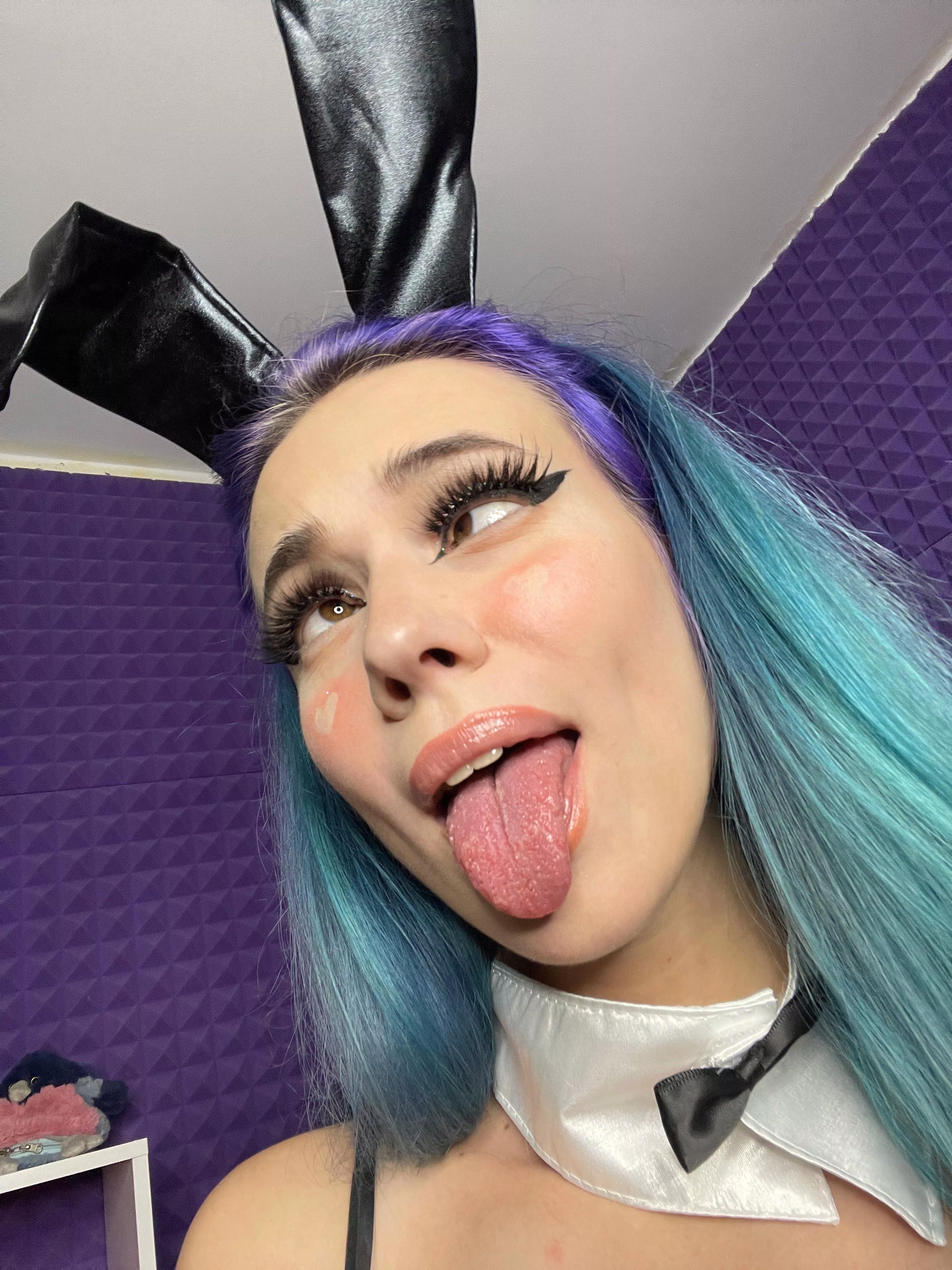 Wanna spit on me sempaii~ posted by CharmingMistress