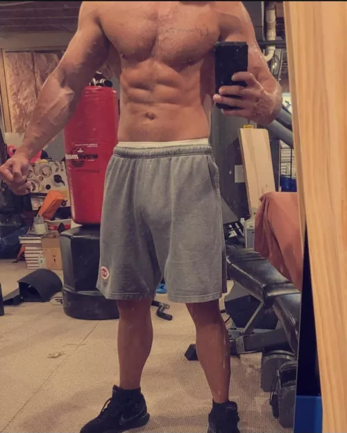 Was told today my bulge looks huge in this pic  by Capable-Ability5863