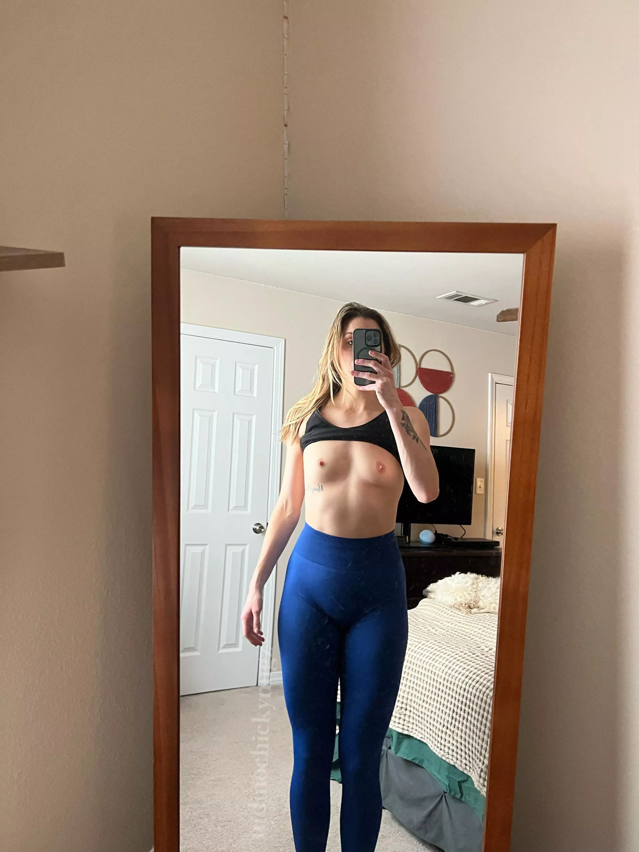 Wide hips and lickable nips posted by DinoChickyNugz