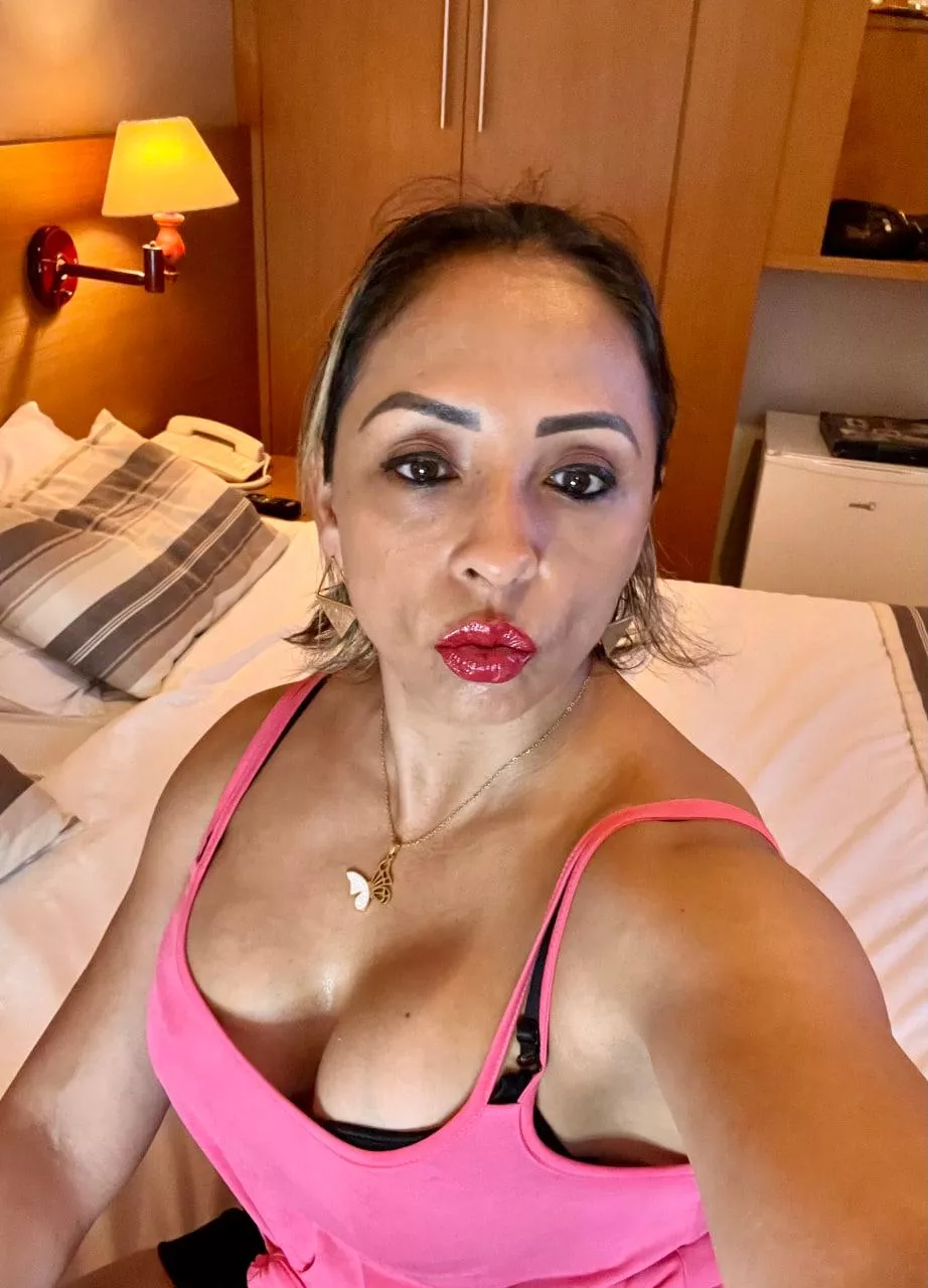 You can never have too much cleavage posted by girlypinkyx