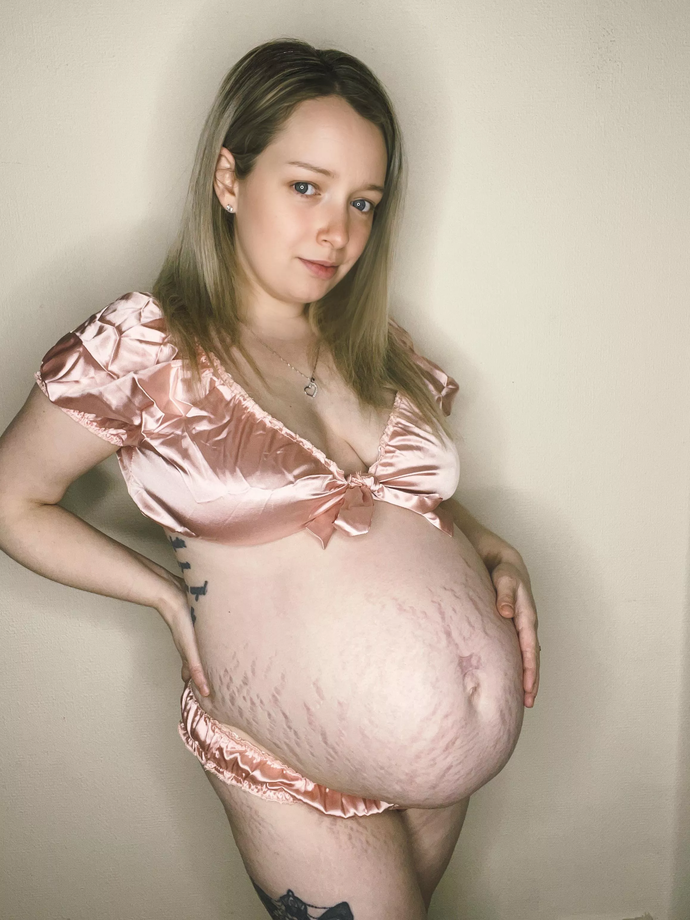 21 weeks and huge  posted by Mammoth-Yesterday378