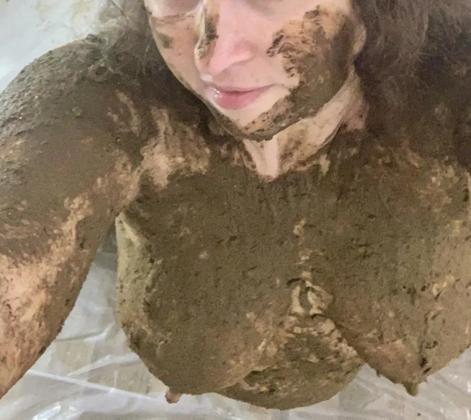 Happy Thanksgiving! I’m waiting to eat a feast thinking about the poop it will make. (f) posted by scatgoddess